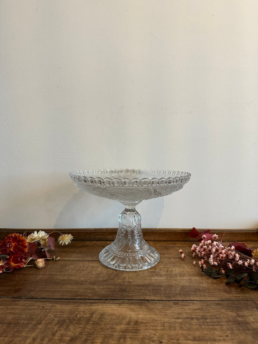 Compotier en verre moulé bordures dentelées