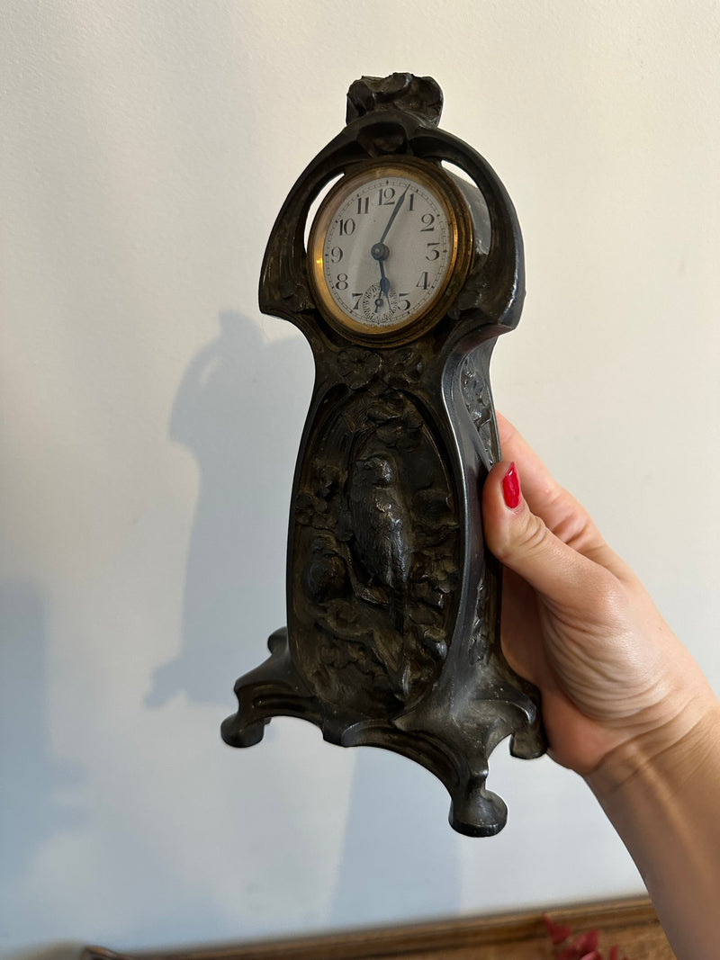 Horloge vintage style art nouveau sculptée