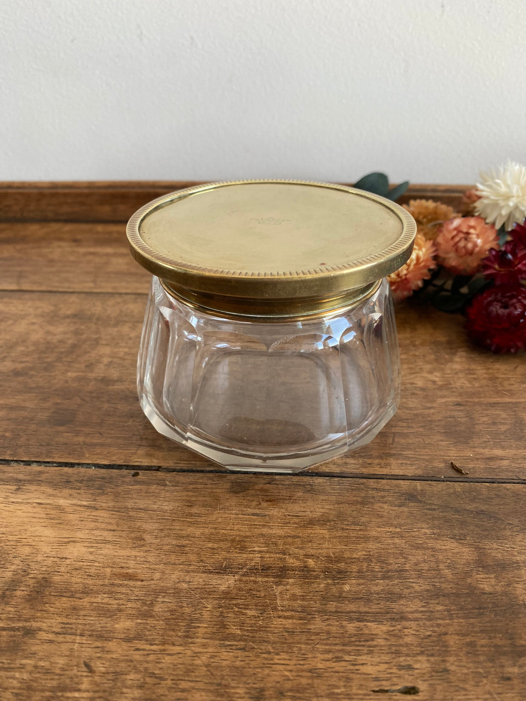 Bonbonnière en verre avec couvercle plat en laiton