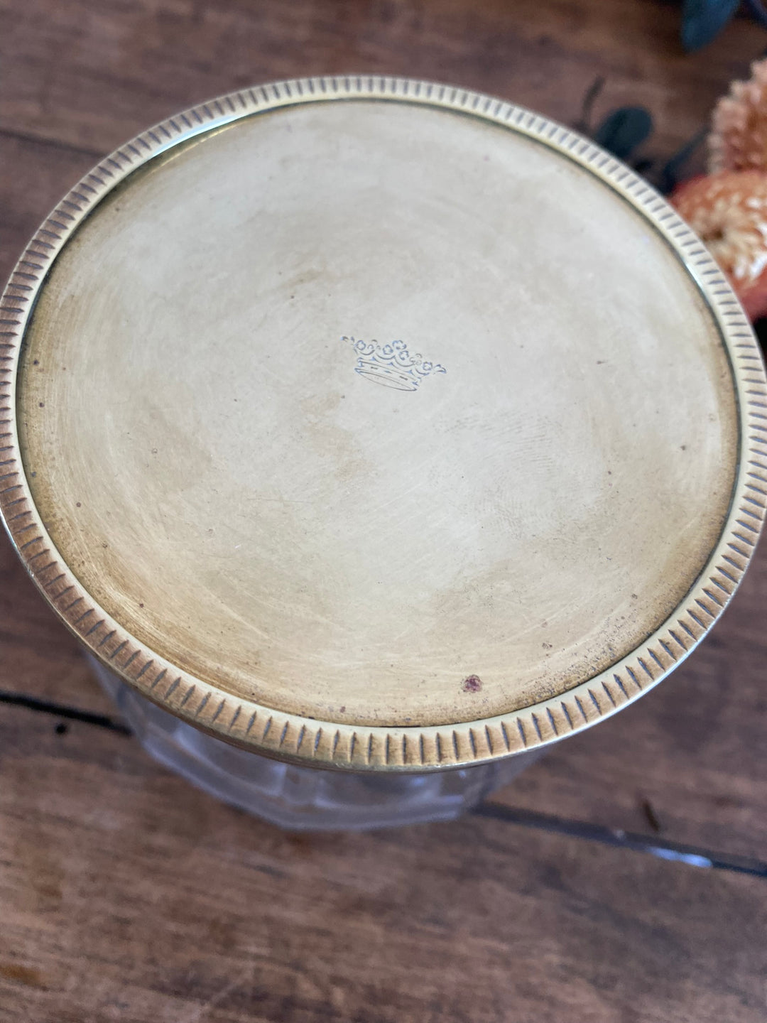 Bonbonnière en verre avec couvercle plat en laiton