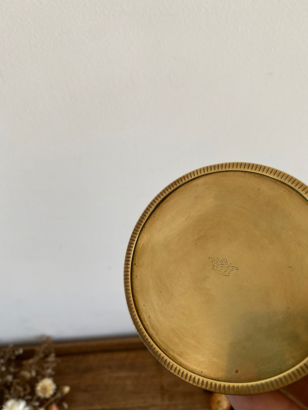 Bonbonnière en verre avec couvercle plat en laiton