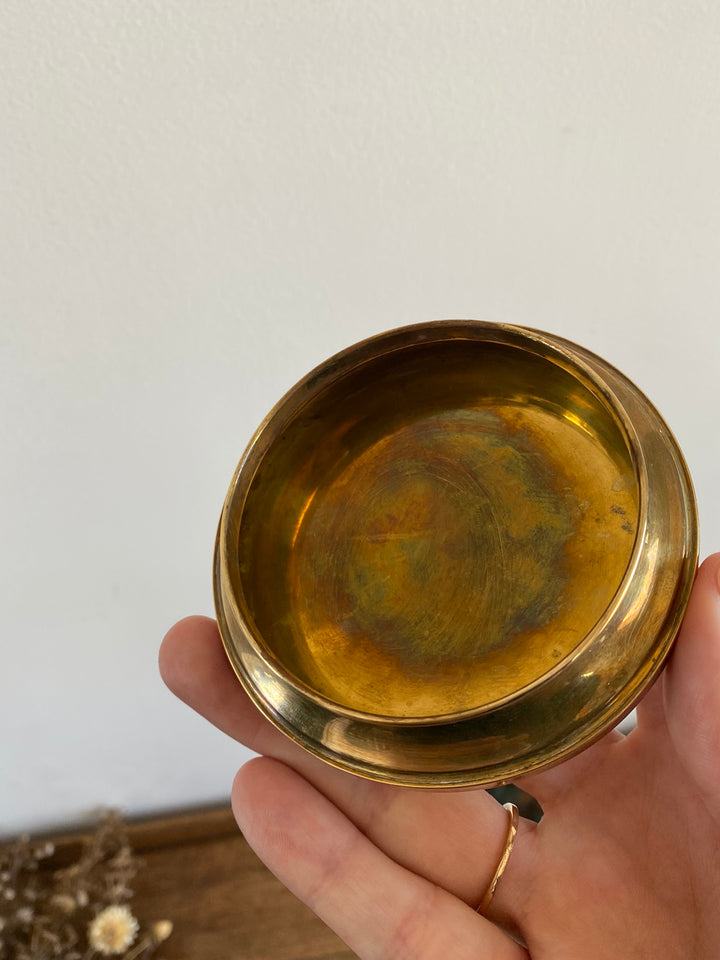 Bonbonnière en verre avec couvercle plat en laiton