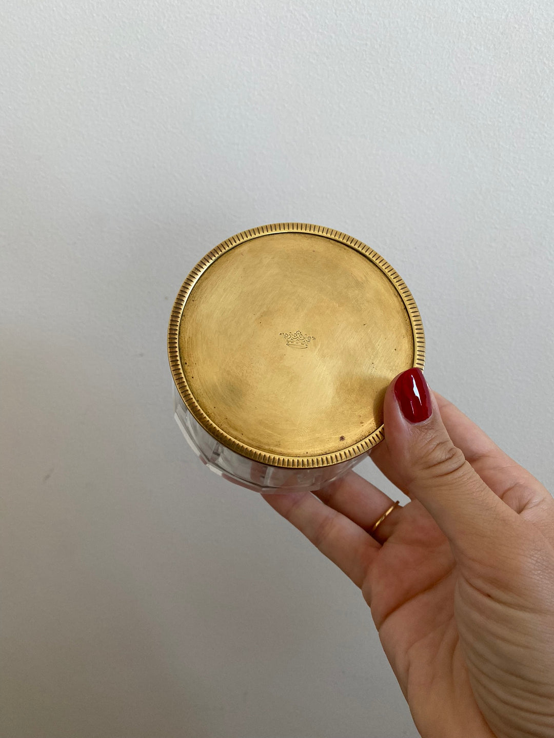 Bonbonnière en verre avec couvercle plat en laiton