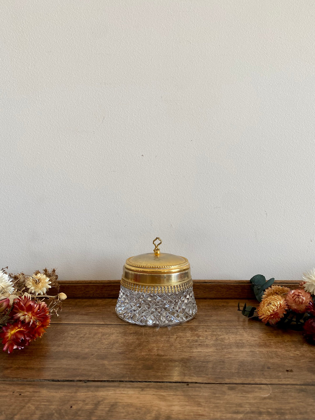 Bonbonnière en verre travaillé et métal doré