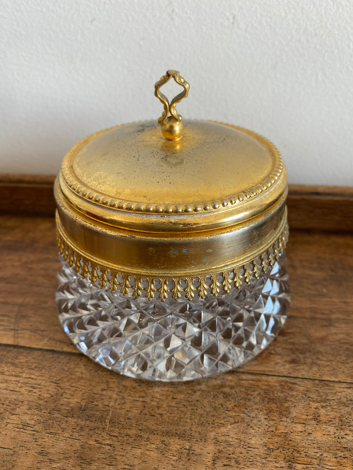 Bonbonnière en verre travaillé et métal doré