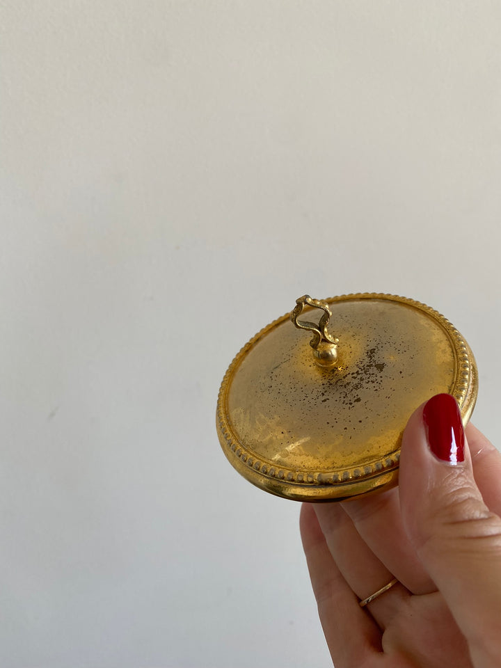 Bonbonnière en verre travaillé et métal doré