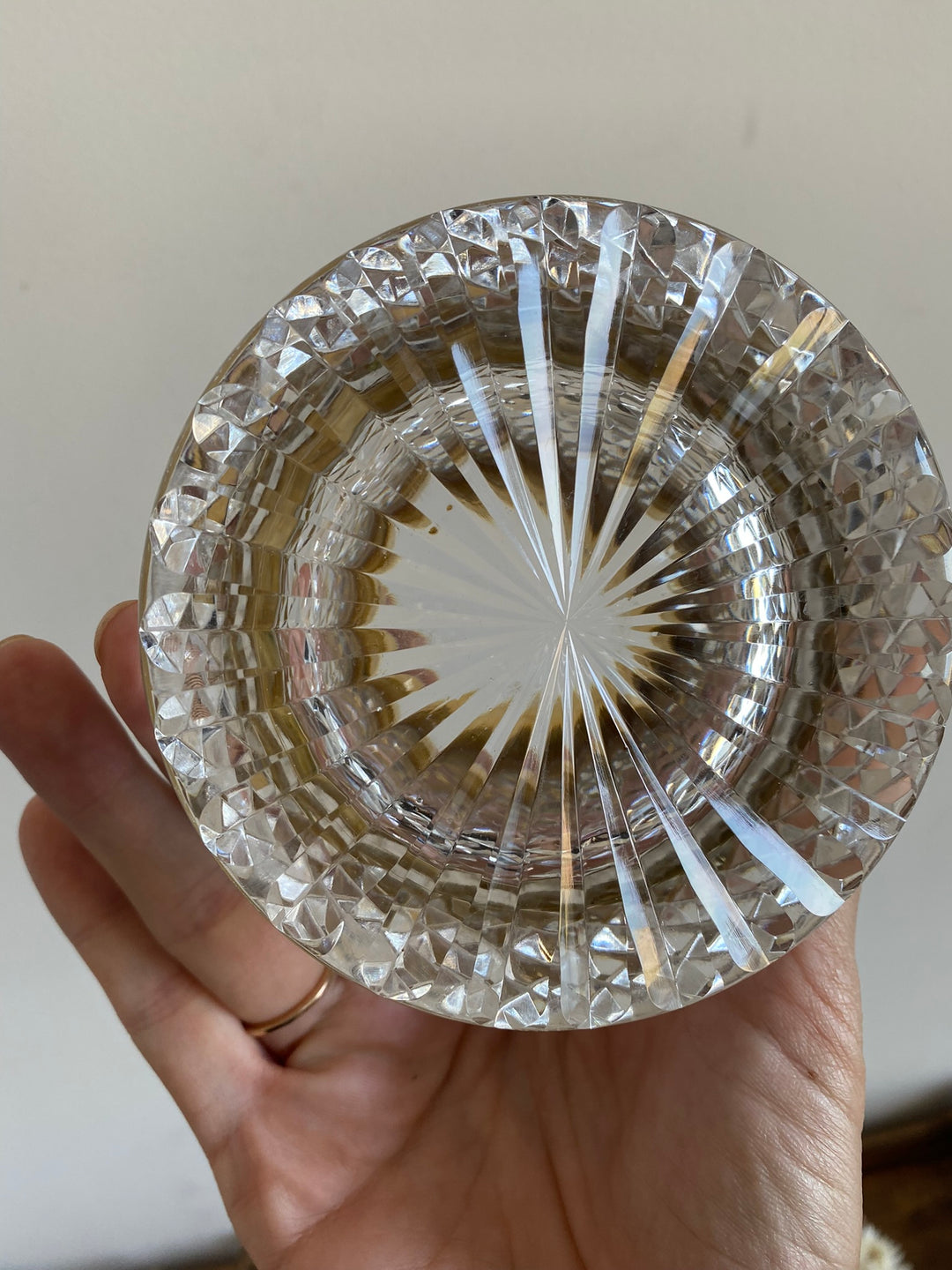 Bonbonnière en verre travaillé et métal doré