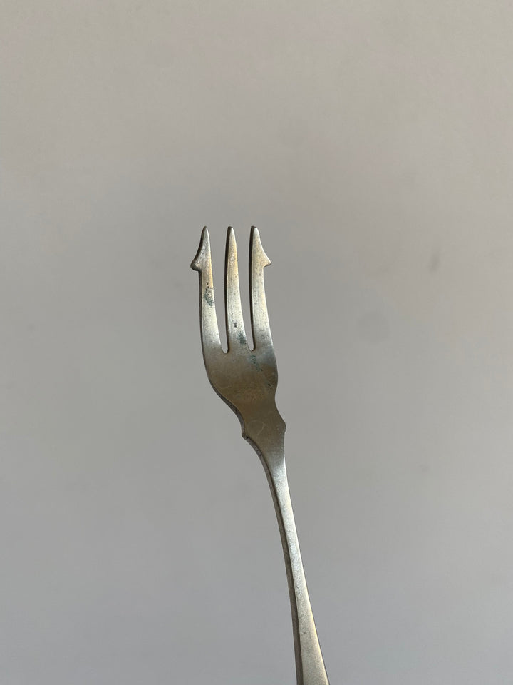 Couverts en métal argenté manches nacrés