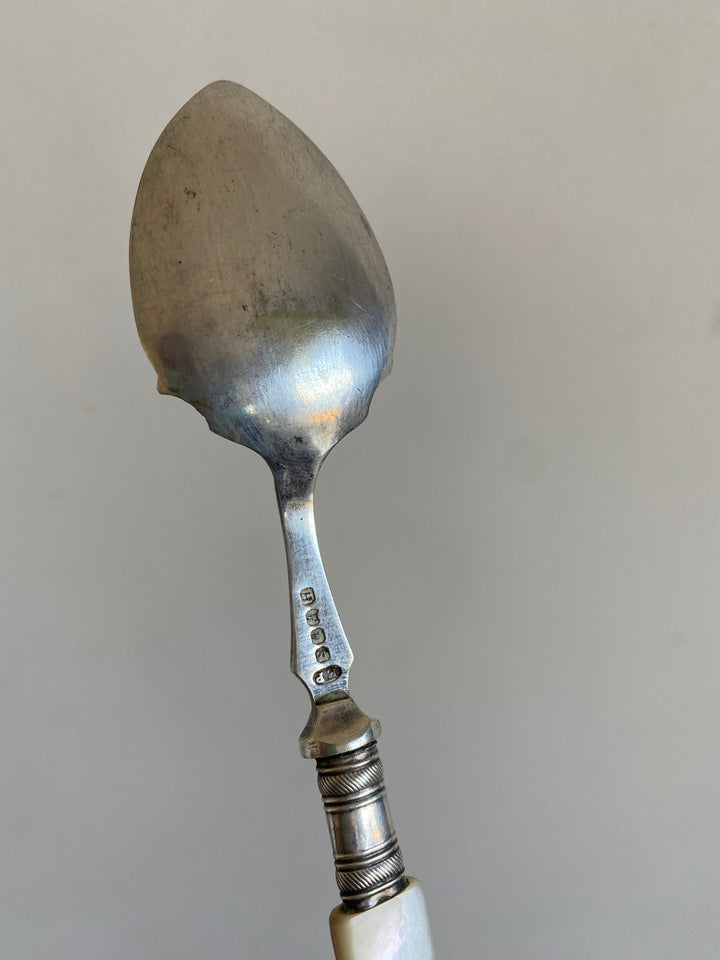 Couverts en métal argenté manches nacrés