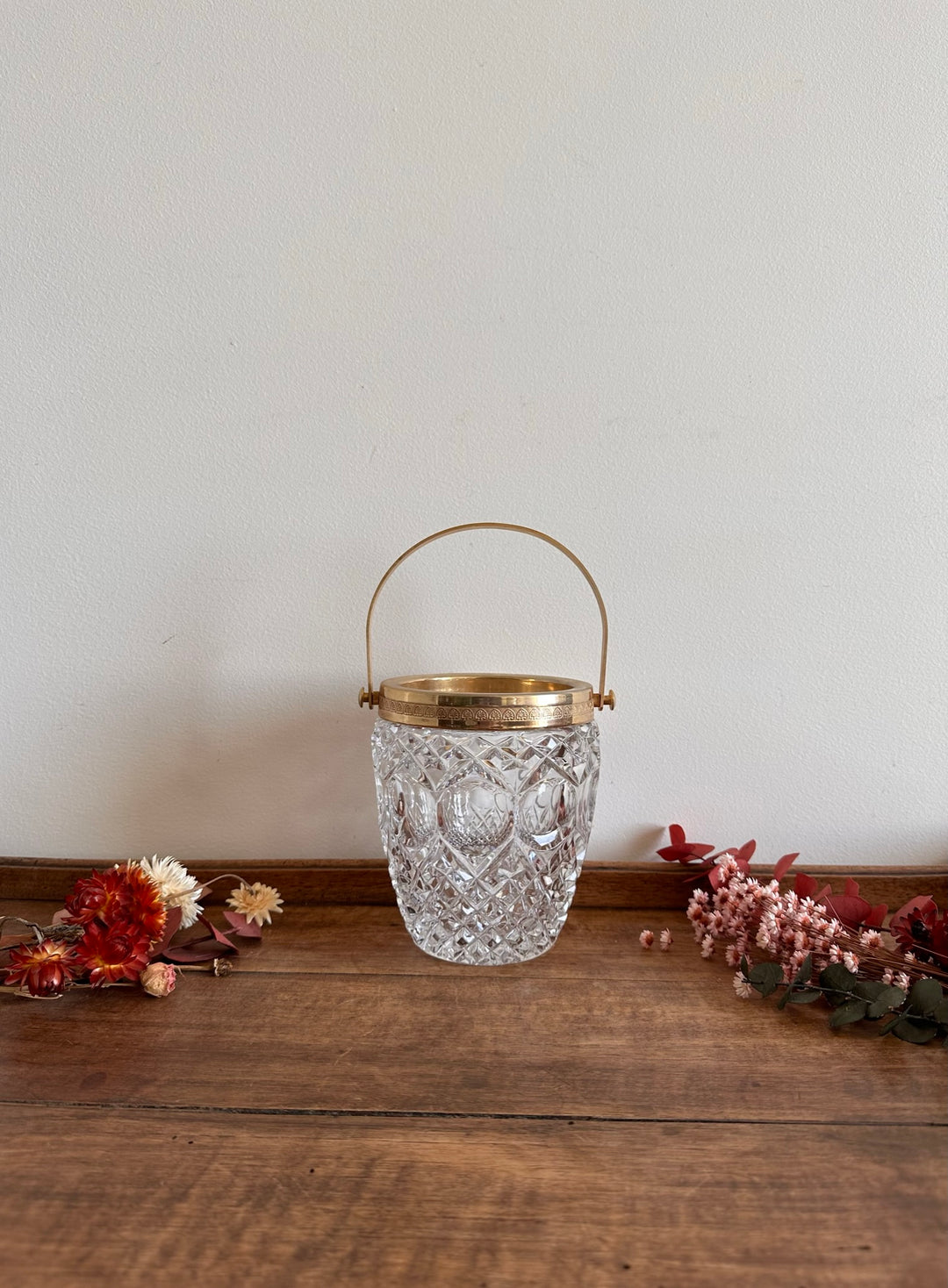 Pot à glaçons en verre ciselé et armature dorée