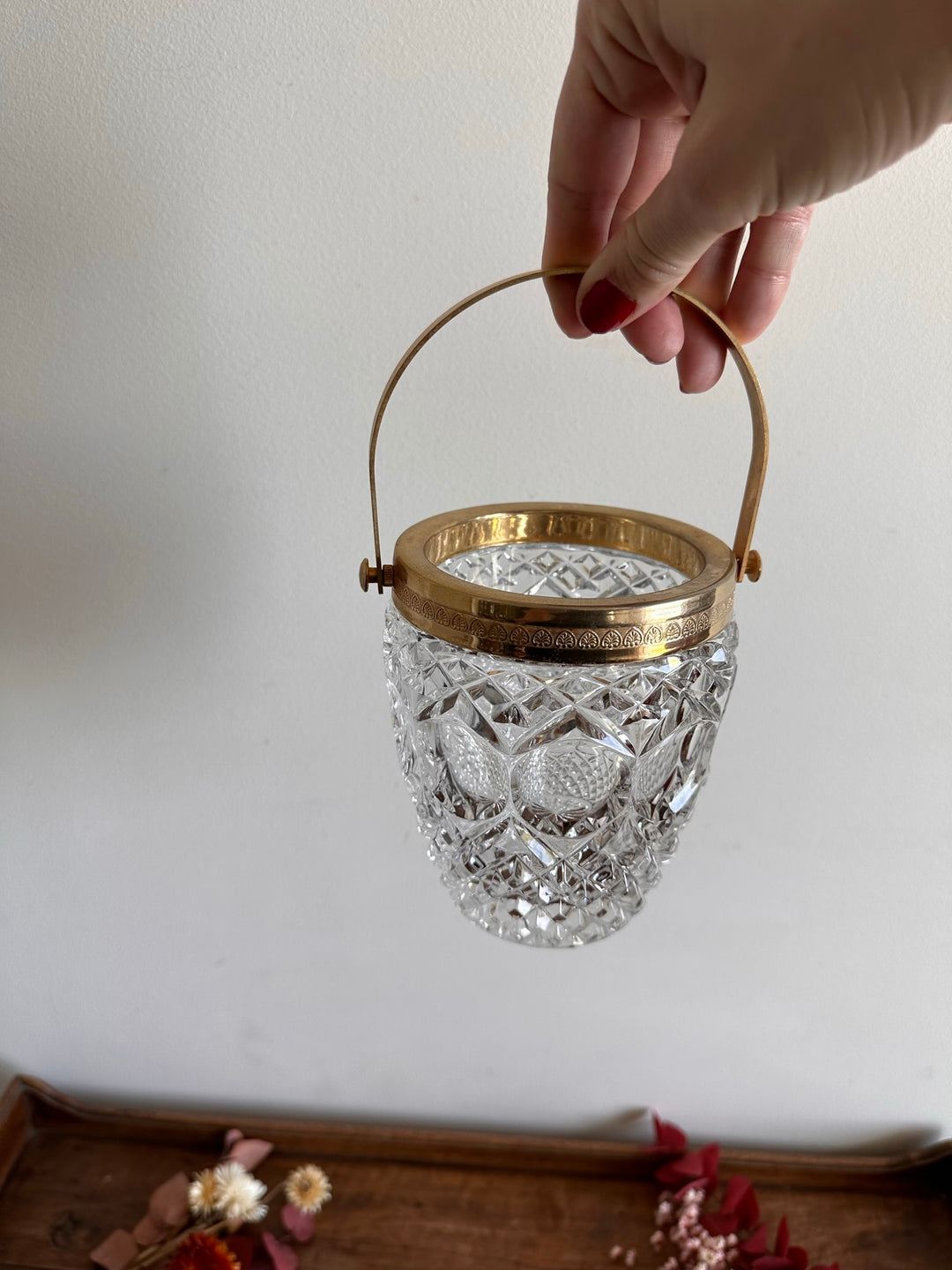 Pot à glaçons en verre ciselé et armature dorée