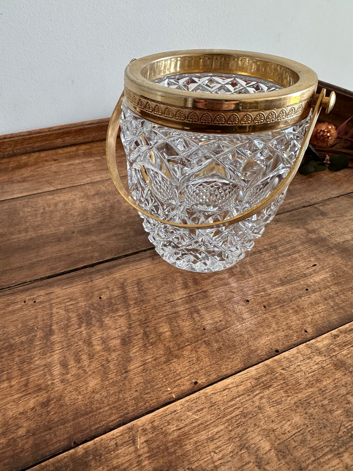 Pot à glaçons en verre ciselé et armature dorée