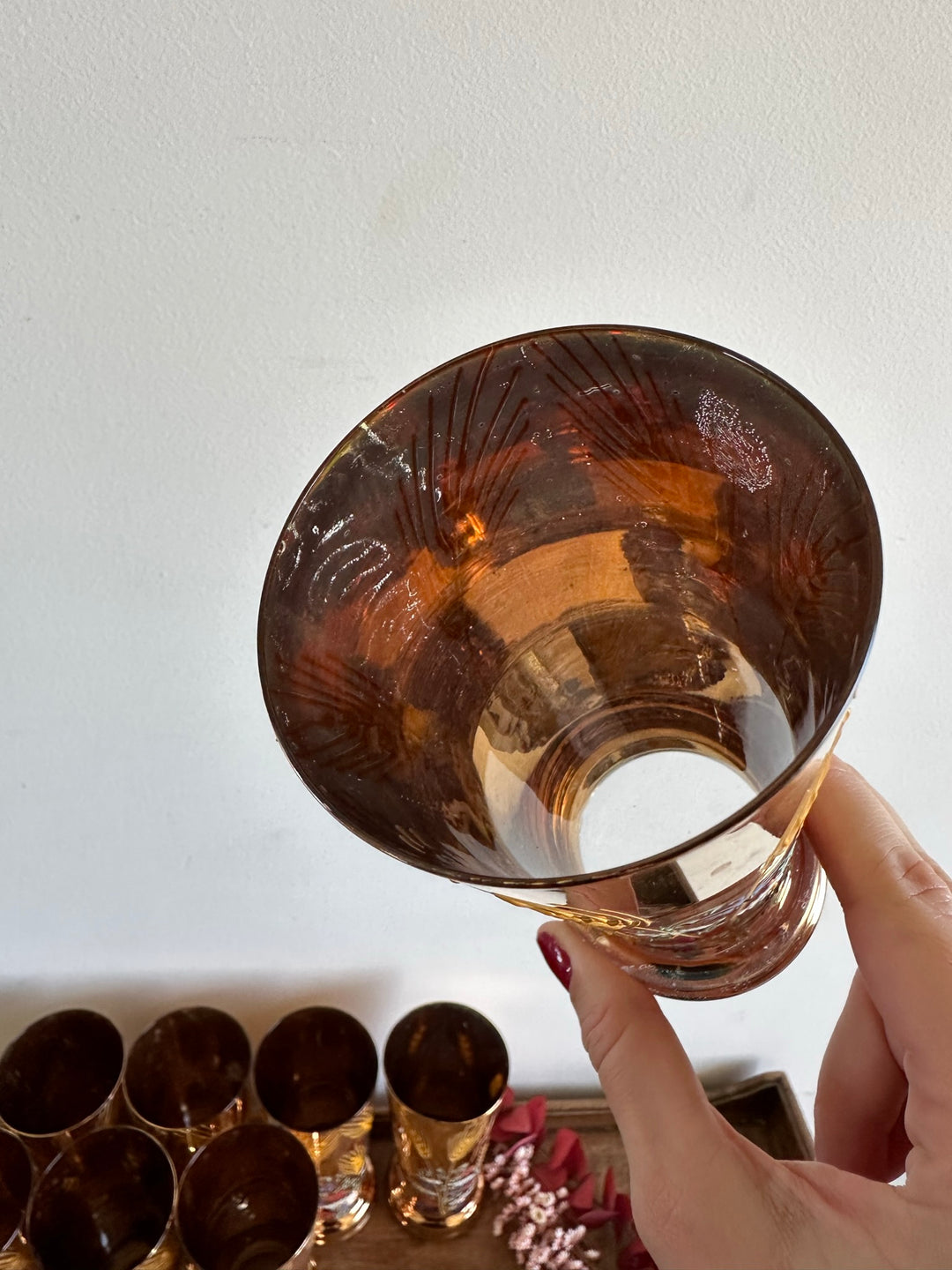 Service verres à eau recouvert de feuille d'or, motifs fleurs peints à la main