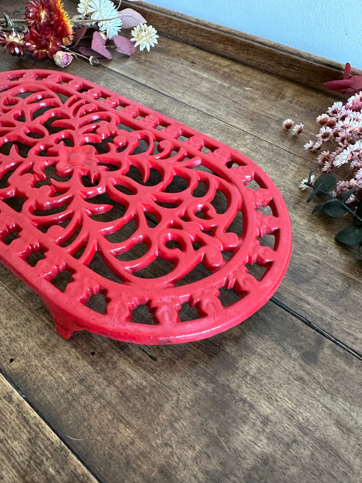 Dessous de plat en fonte peint en rouge