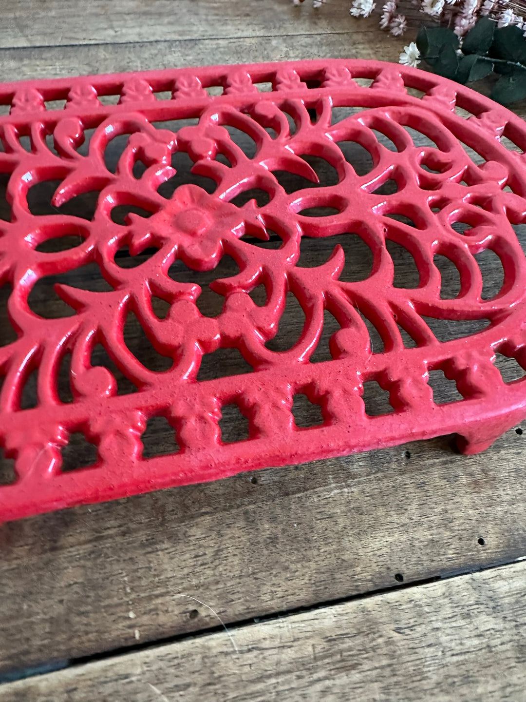 Dessous de plat en fonte peint en rouge