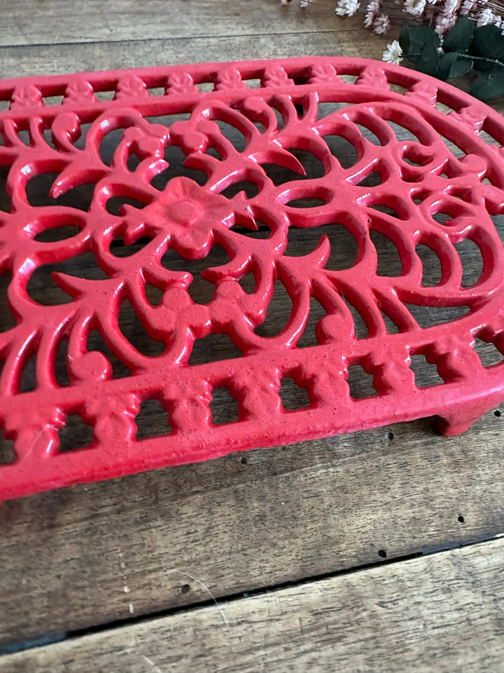 Dessous de plat en fonte peint en rouge