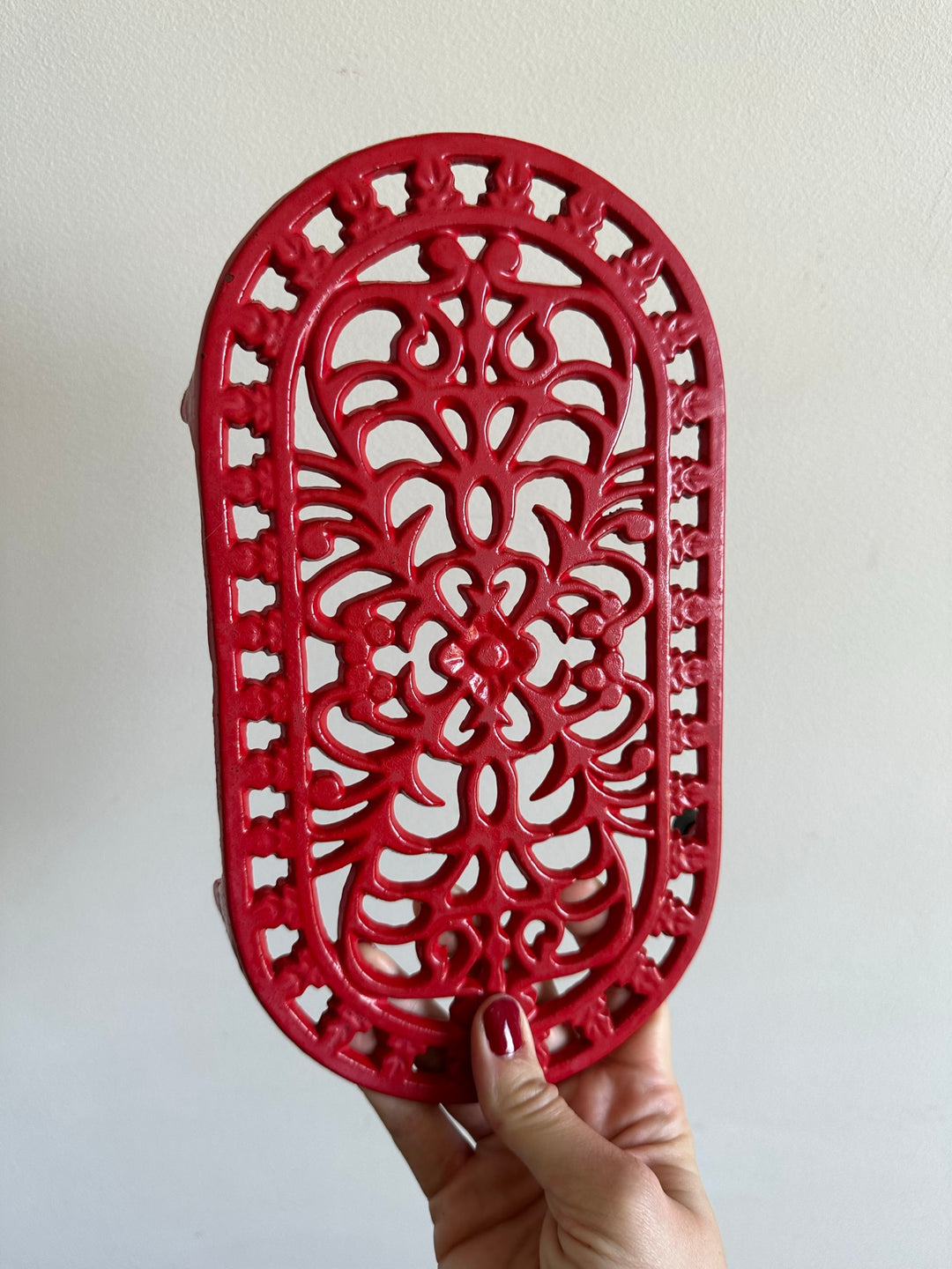 Dessous de plat en fonte peint en rouge