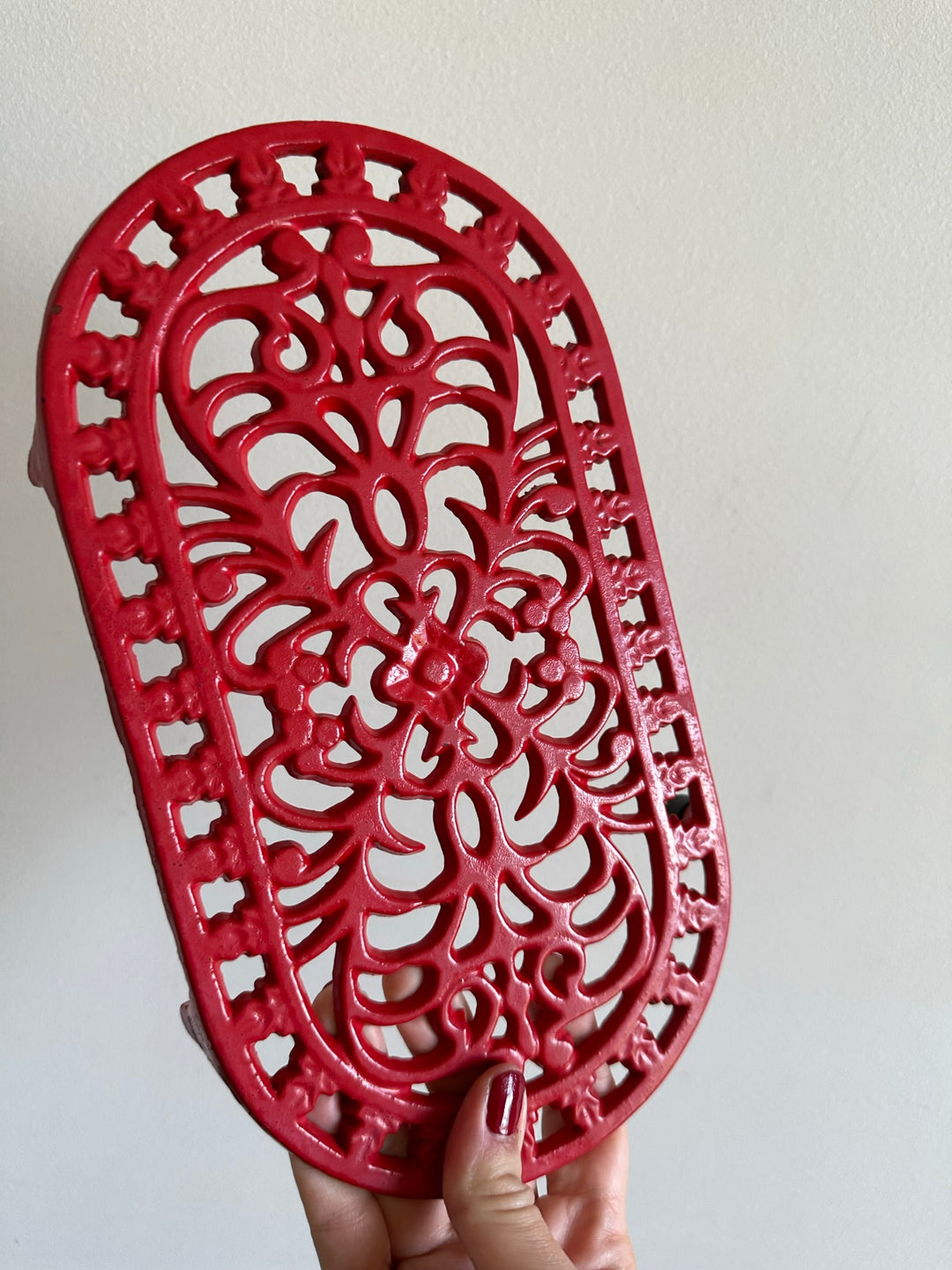 Dessous de plat en fonte peint en rouge