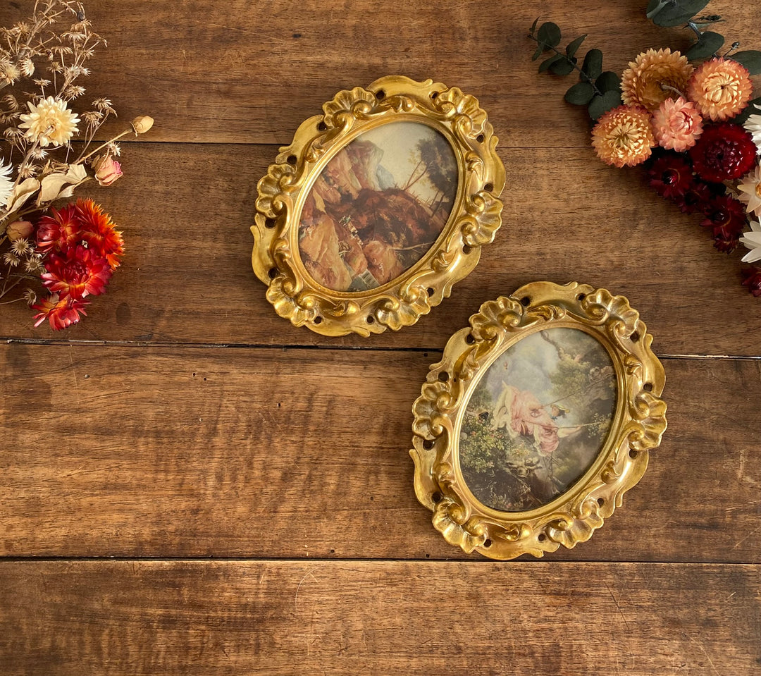 Médaillon sous verre forme ovale cadre doré rococo brillant