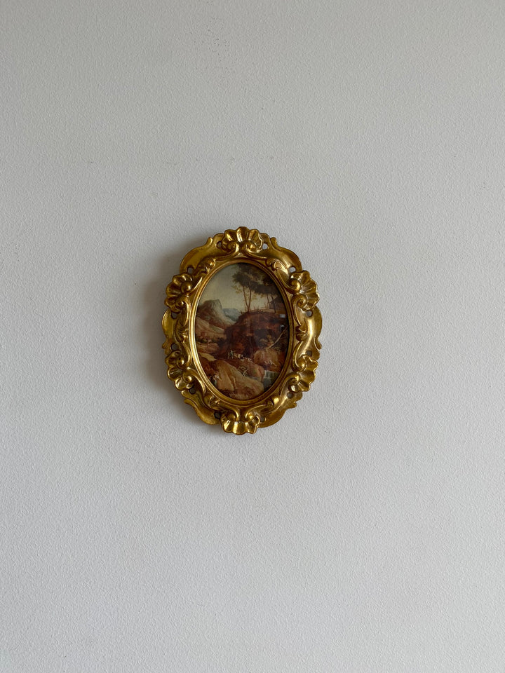 Médaillon sous verre forme ovale cadre doré rococo brillant