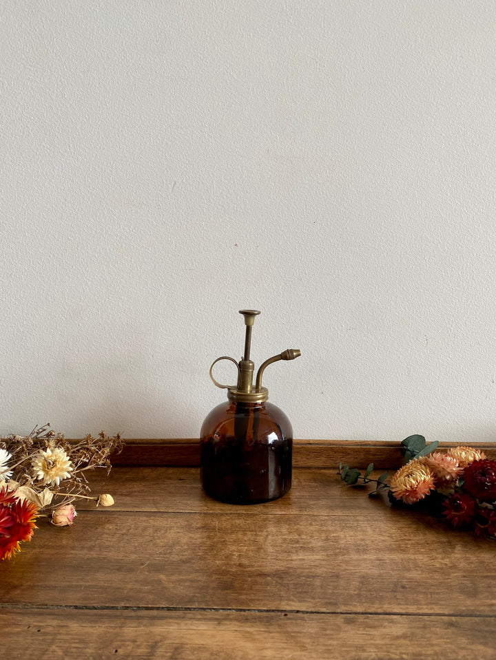 Vaporisateur en verre ambré et laiton