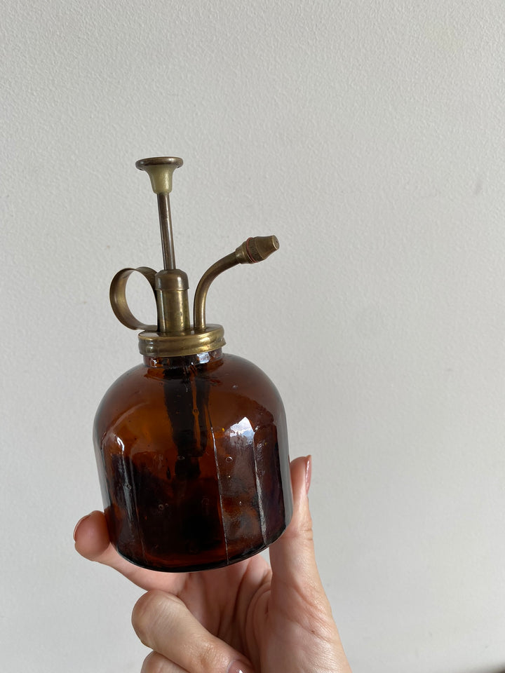 Vaporisateur en verre ambré et laiton