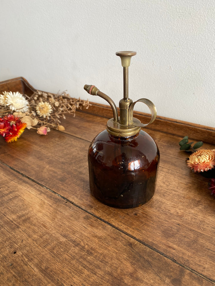 Vaporisateur en verre ambré et laiton