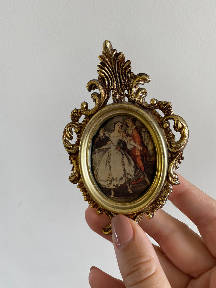 Médaillons baroques dorés brillants portraits d'époque impression sur tissu