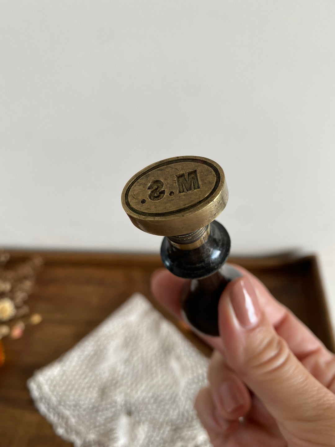 Sceau à cachet de cire en bois et laiton MS