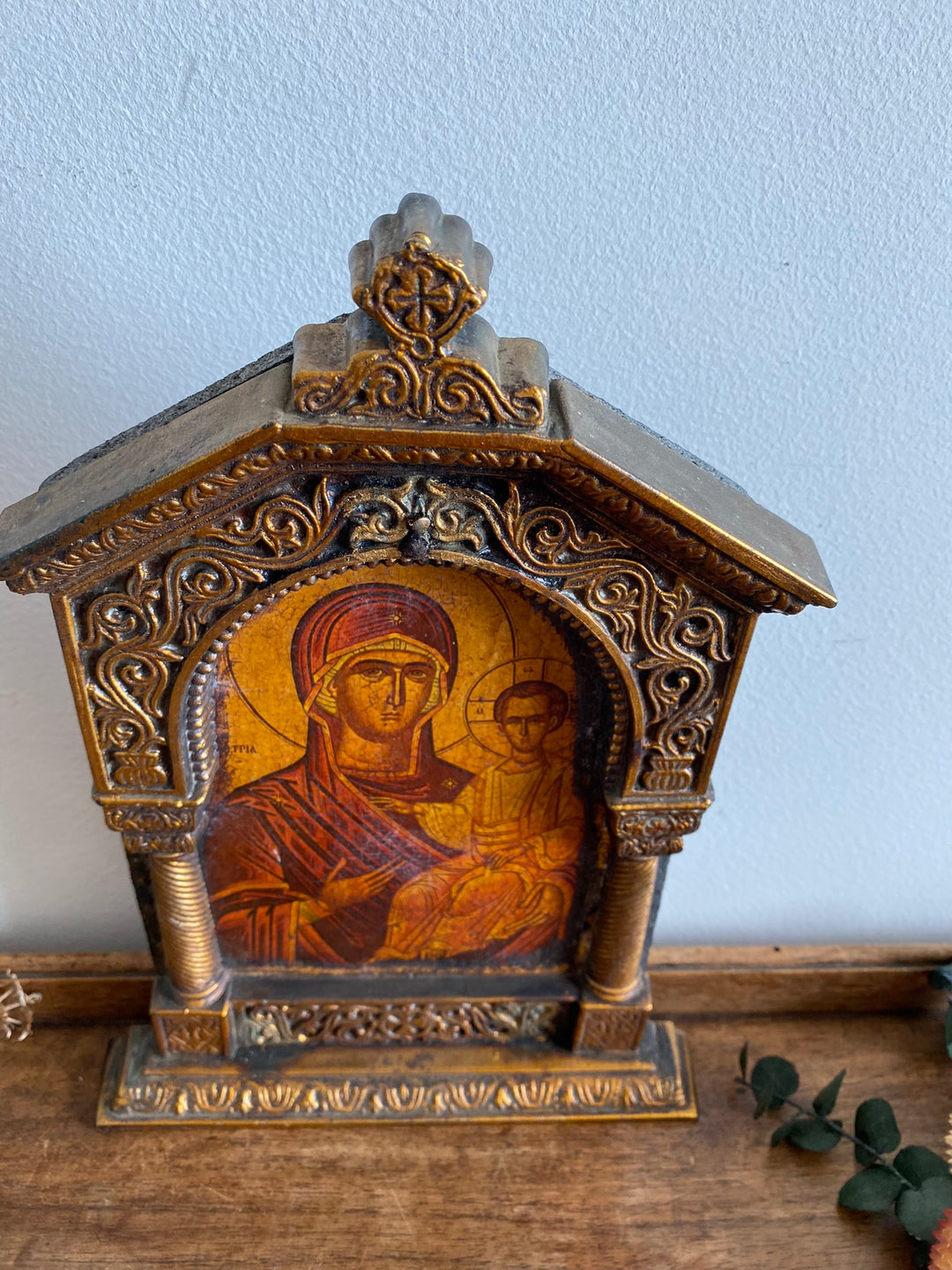 Représentation religieuse orthodoxe cadre sculpté piliers torsadés