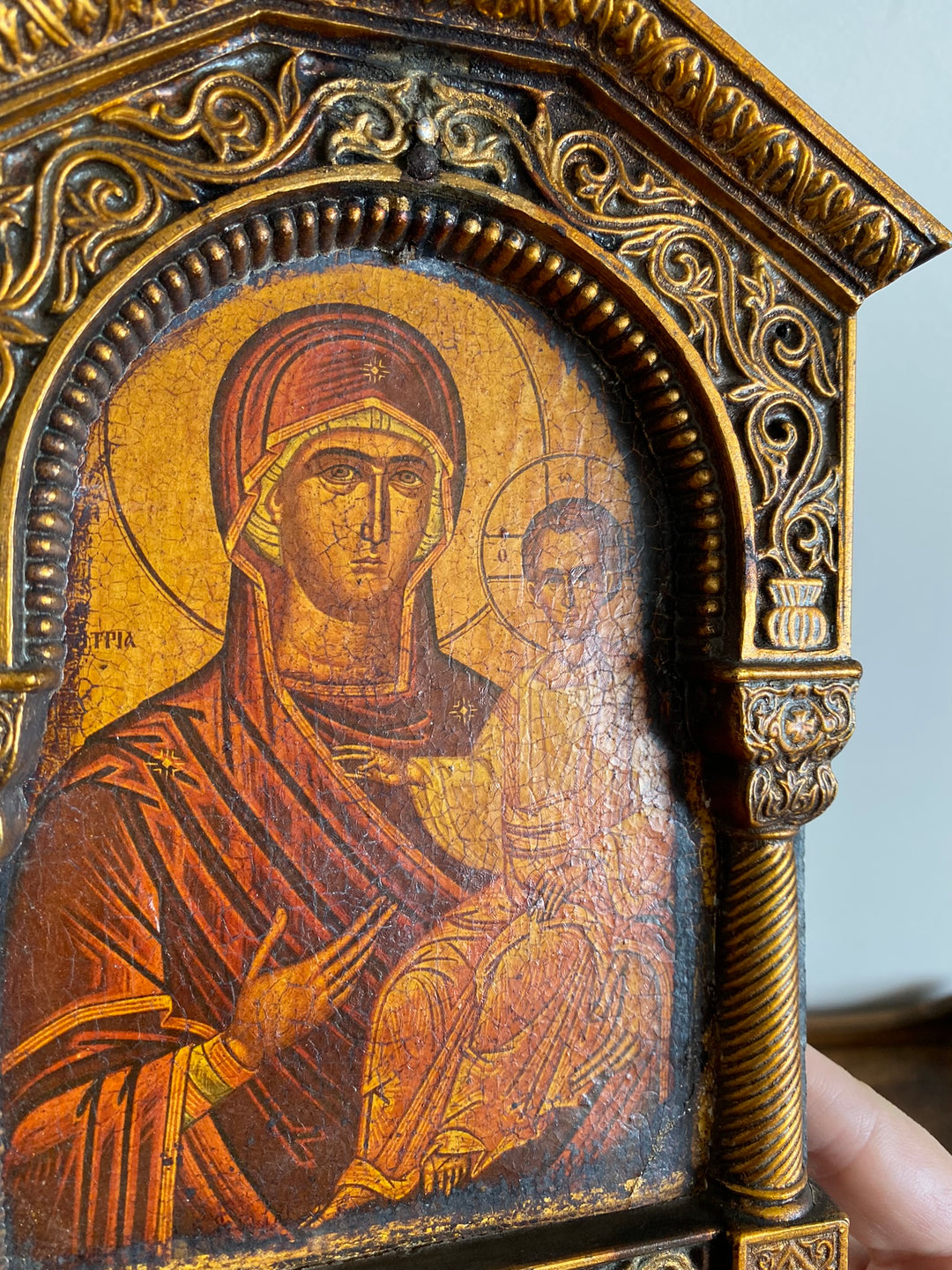 Représentation religieuse orthodoxe cadre sculpté piliers torsadés