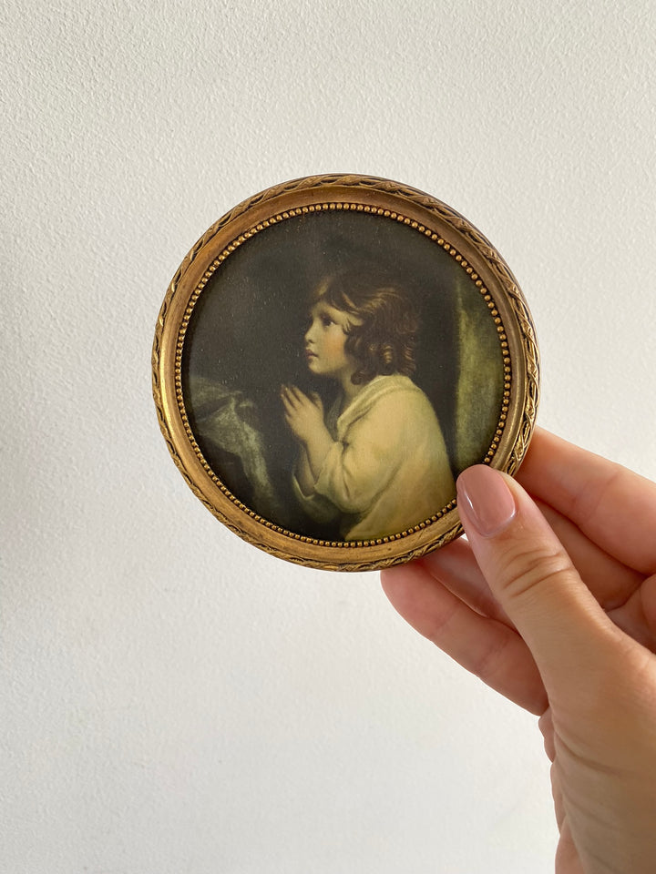 Médaillons ronds dorés représentations sur soie de Reynolds