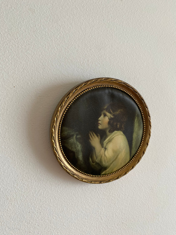 Médaillons ronds dorés représentations sur soie de Reynolds