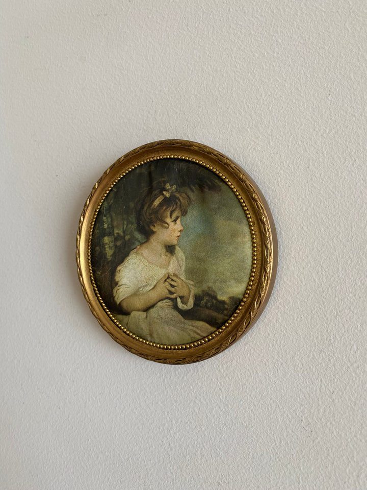 Médaillons ronds dorés représentations sur soie de Reynolds