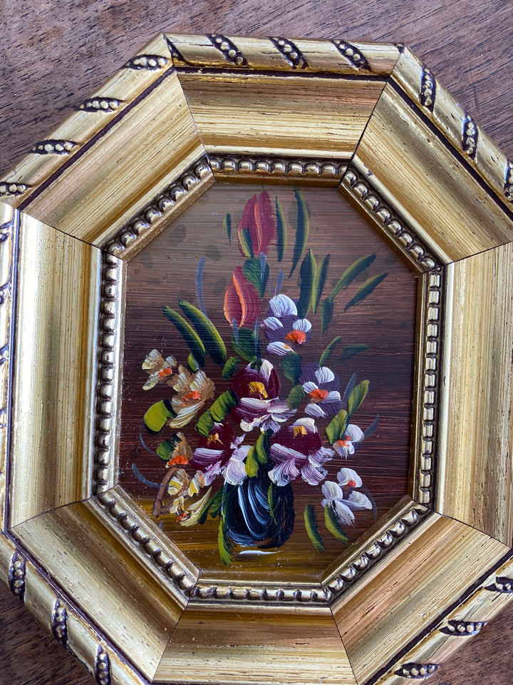 Peinture bouquet de fleurs signé cadre octogonal en bois doré