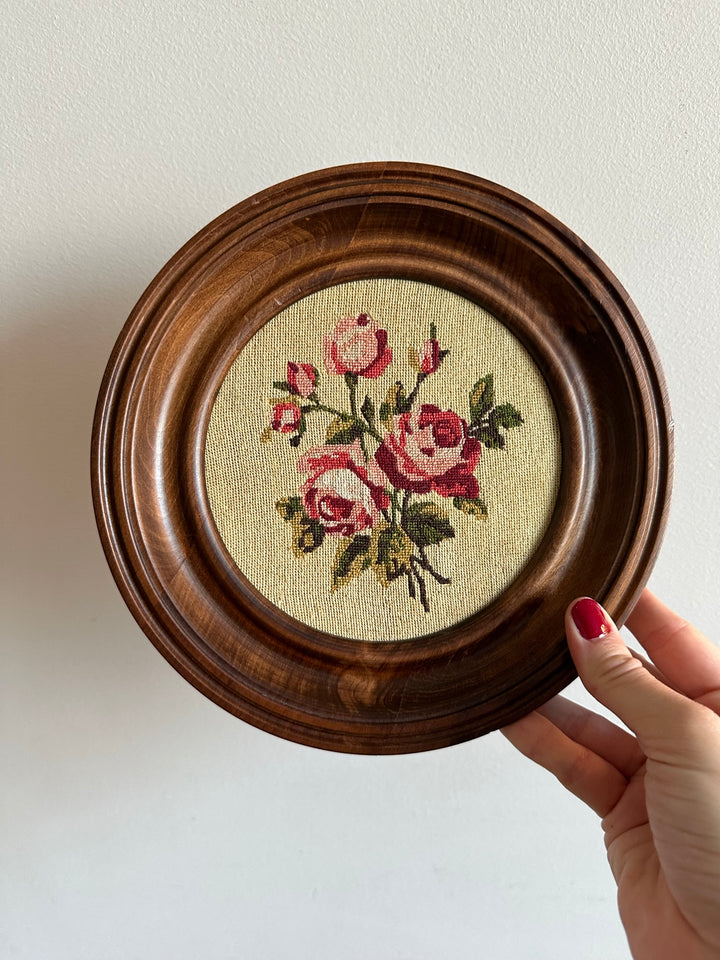Broderie florale ronde cadre en bois naturel