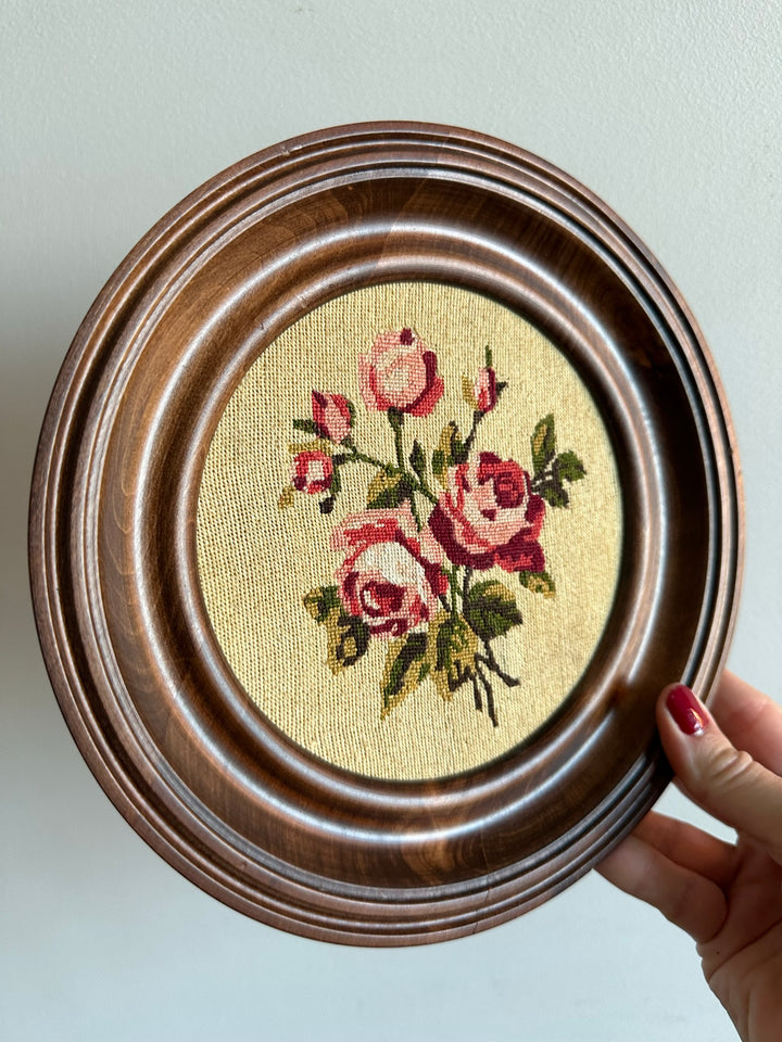 Broderie florale ronde cadre en bois naturel