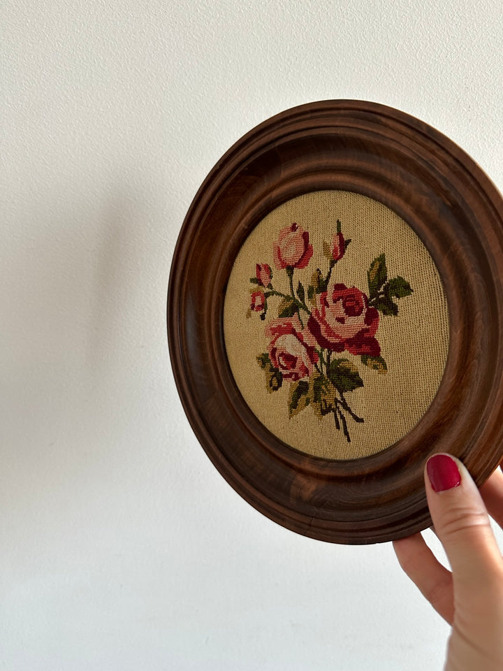 Broderie florale ronde cadre en bois naturel