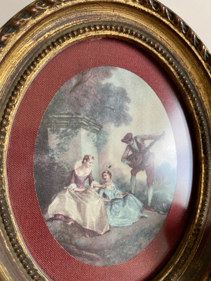 Cadre ovale mordoré en bois bordure bordeau scène d'époque romantique