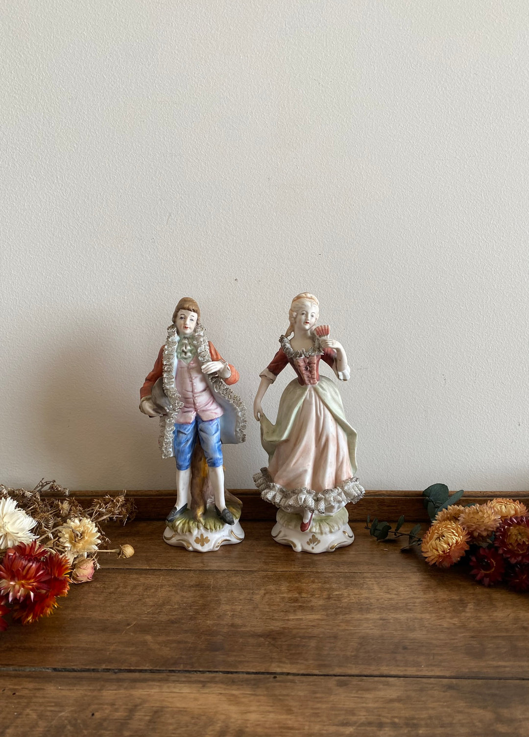 Statuettes porcelaine fabrication pologne couple en costumes d'époque