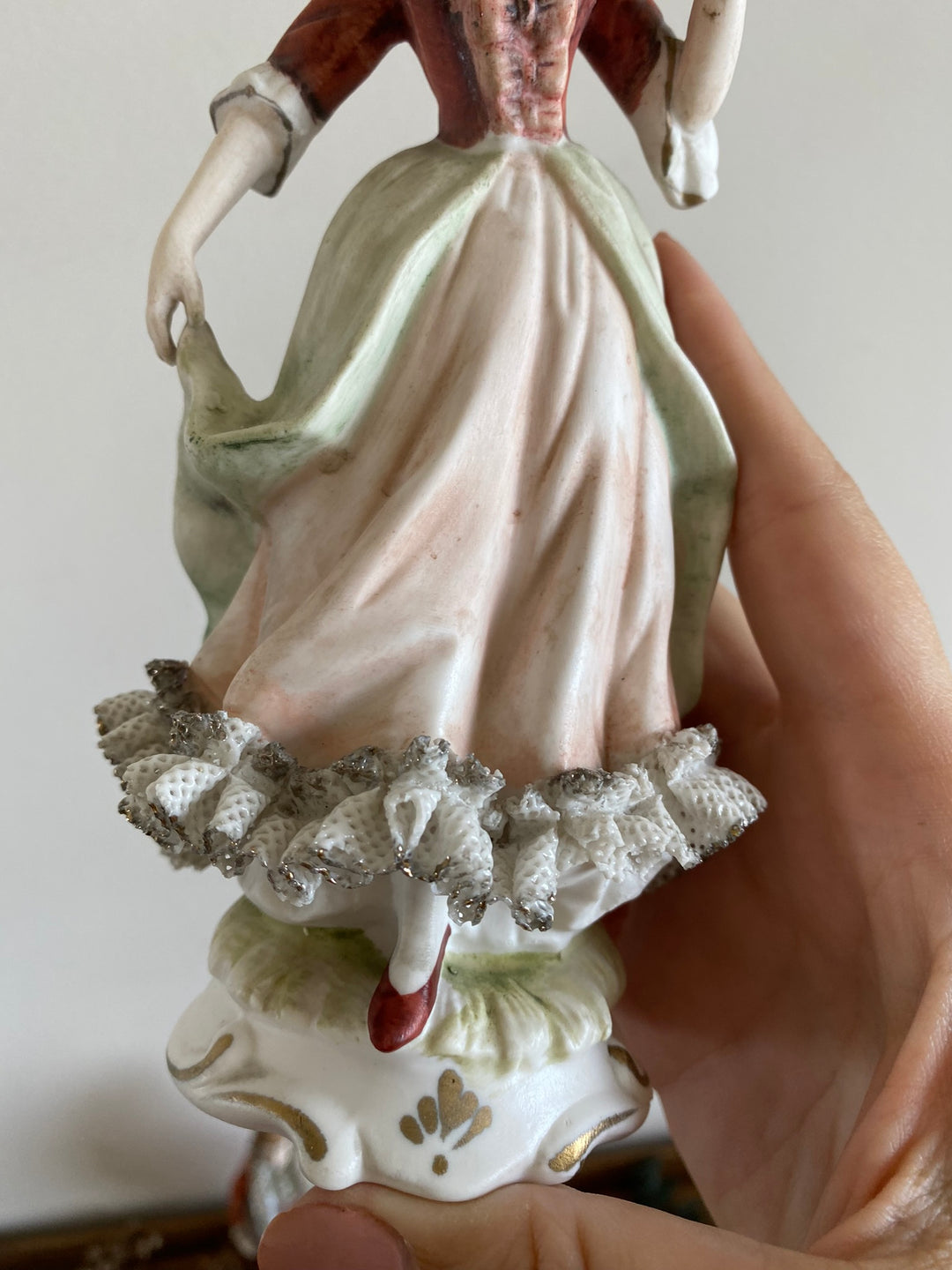 Statuettes porcelaine fabrication pologne couple en costumes d'époque