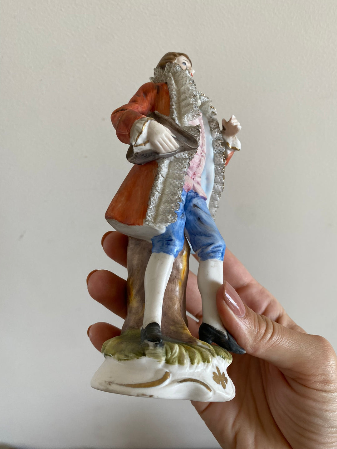 Statuettes porcelaine fabrication pologne couple en costumes d'époque