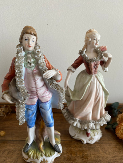 Statuettes porcelaine fabrication pologne couple en costumes d'époque