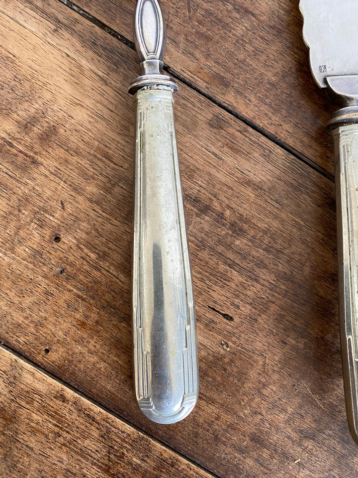 Couteau et fourchette de service en métal argenté