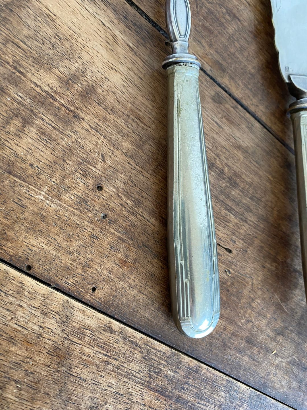 Couteau et fourchette de service en métal argenté