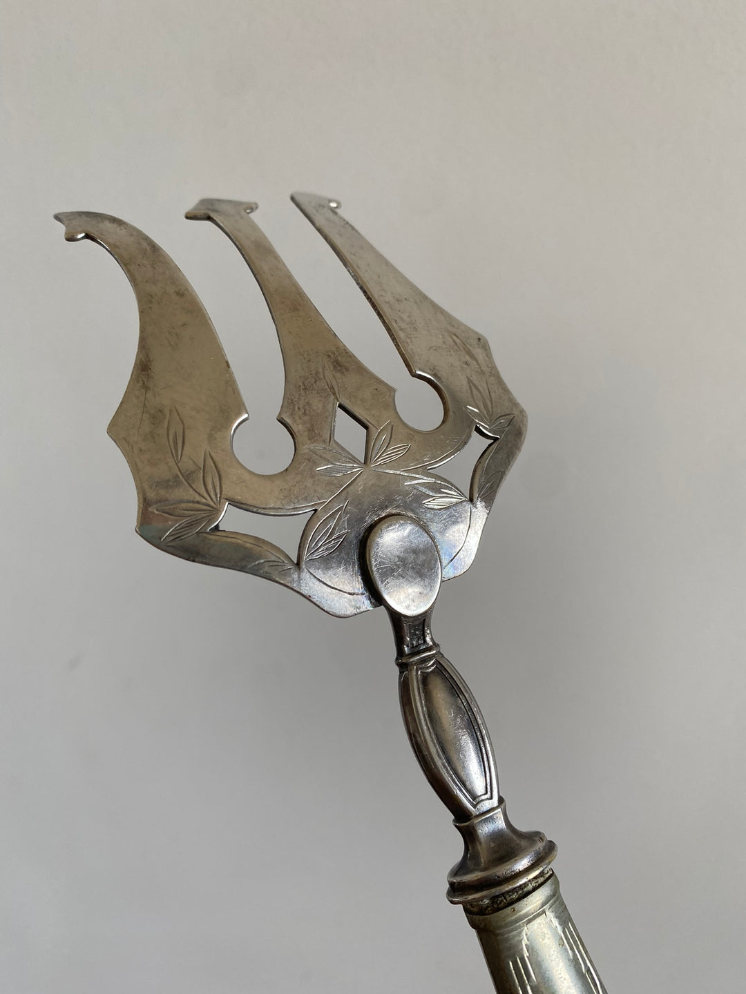 Couteau et fourchette de service en métal argenté