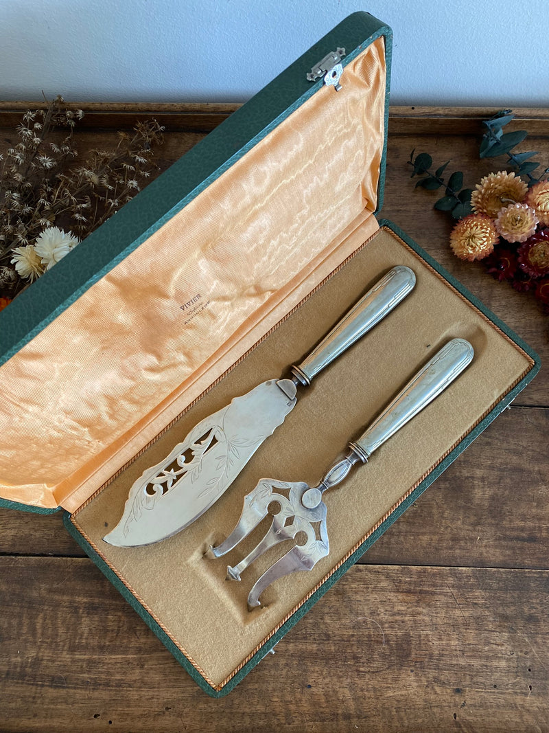 Couteau et fourchette de service en métal argenté