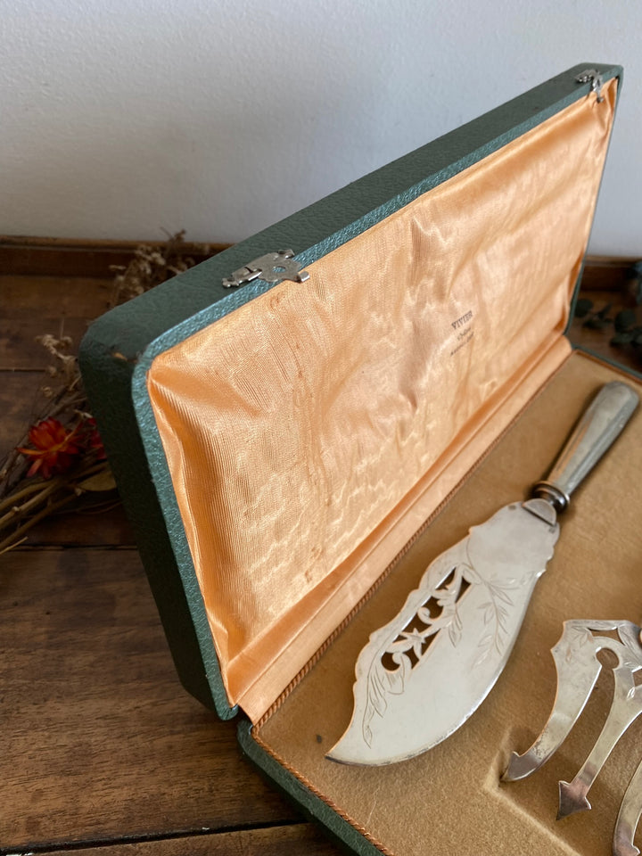 Couteau et fourchette de service en métal argenté