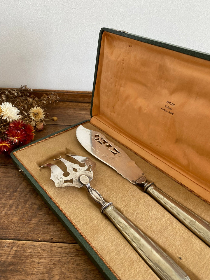Couteau et fourchette de service en métal argenté