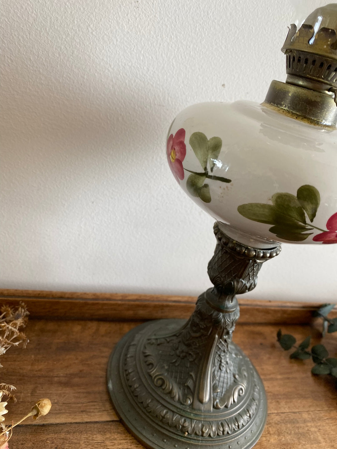 Lampe à pétrole réservoir en porcelaine peint à la main